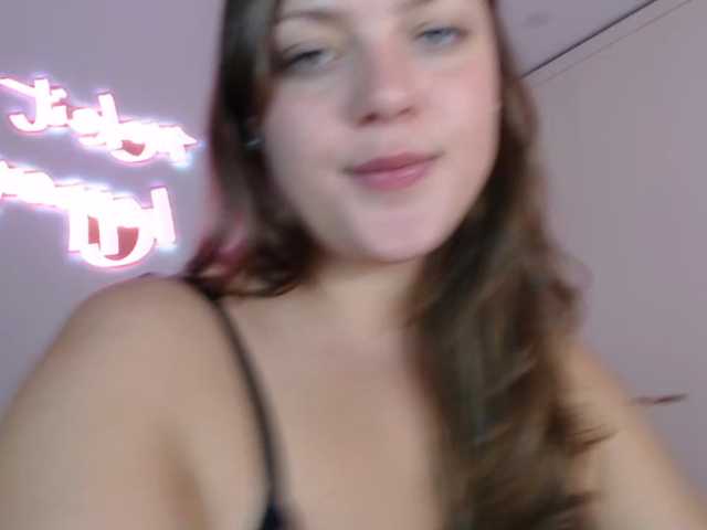 Krispyshot live cam on BongaCams
