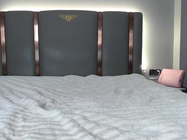 Krispyshot live webcam show