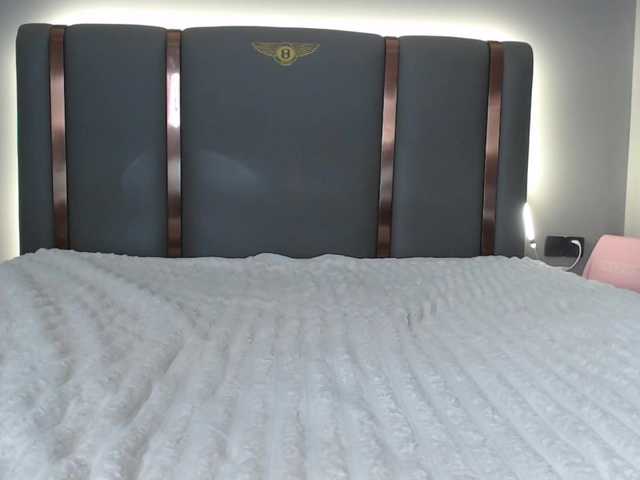 Krispyshot live cam on BongaCams