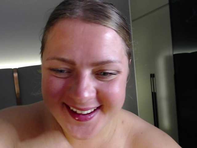 Krispyshot live cam on BongaCams