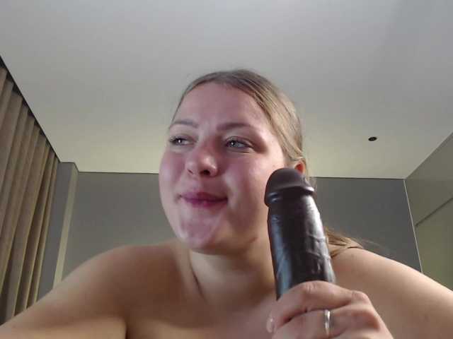 Krispyshot live cam on BongaCams