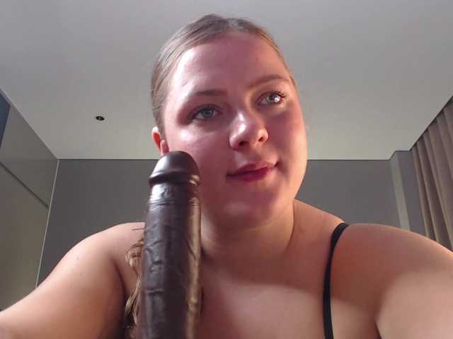 Krispyshot live webcam show