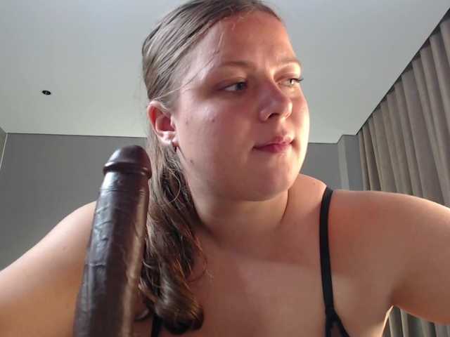 Krispyshot live cam on BongaCams