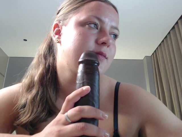 Krispyshot live webcam show