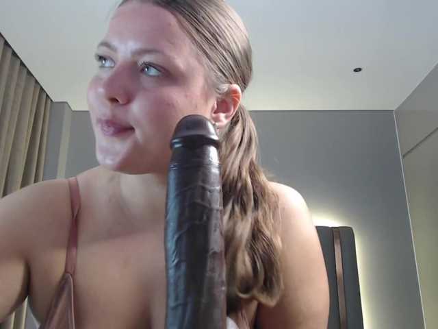 Krispyshot live webcam show
