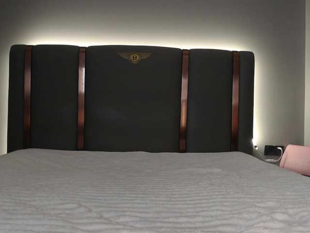 Krispyshot live webcam show