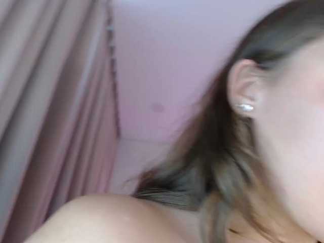 Krispyshot live cam on BongaCams
