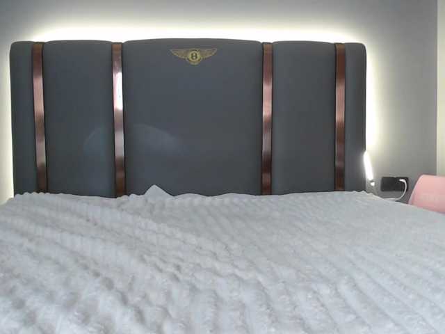 Krispyshot live cam on BongaCams