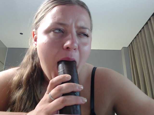 Krispyshot live cam on BongaCams