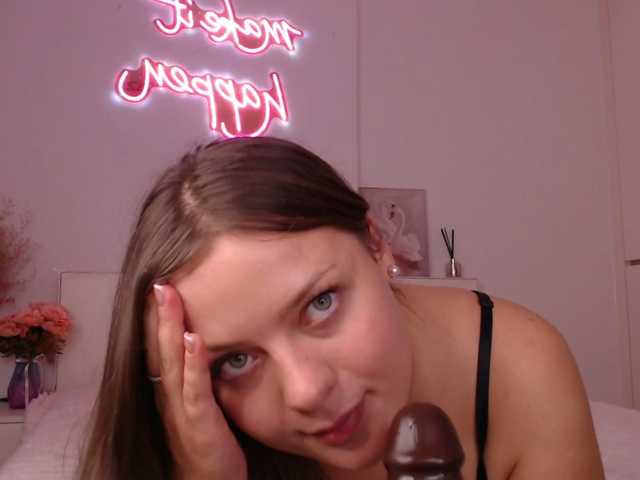 Krispyshot live cam on BongaCams