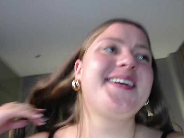 Krispyshot live cam on BongaCams