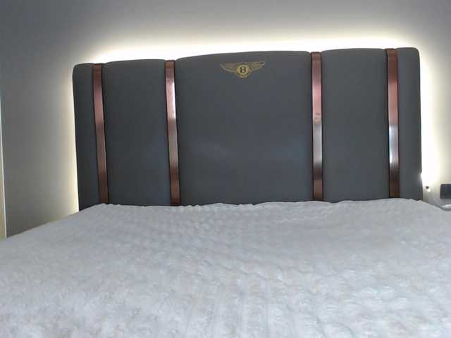 Krispyshot live webcam show
