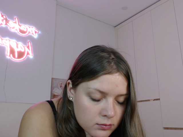 Krispyshot live cam on BongaCams