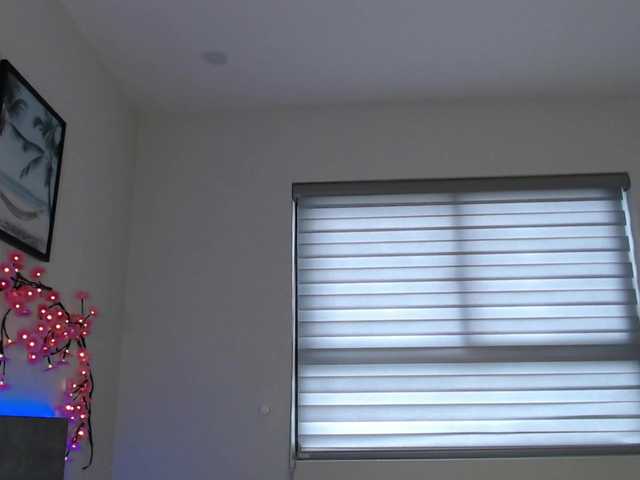 Krispyshot live cam on BongaCams