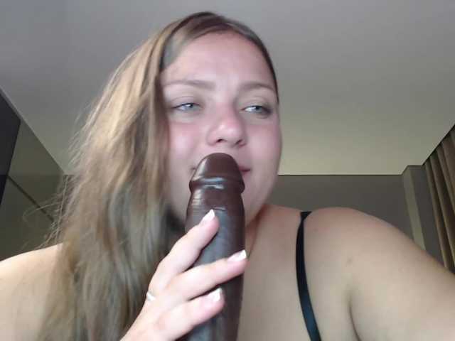 Krispyshot live cam on BongaCams
