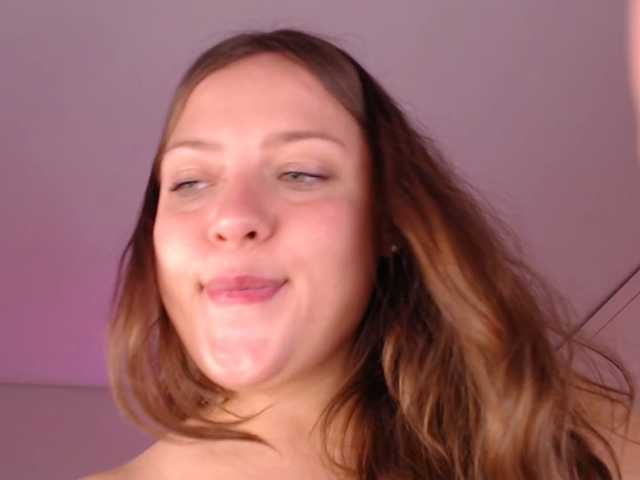 Krispyshot live cam on BongaCams