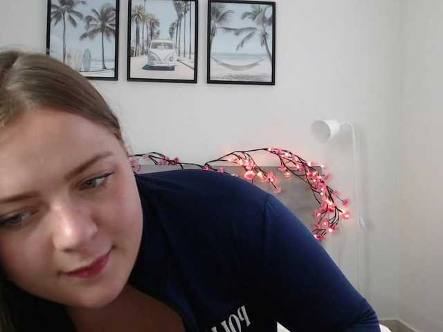 Krispyshot live cam on BongaCams
