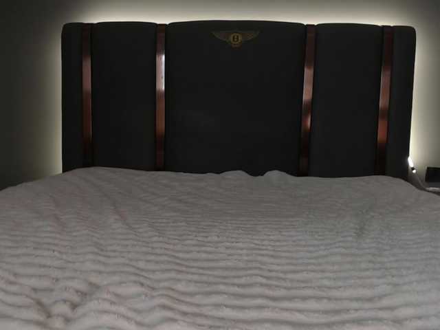 Krispyshot live webcam show