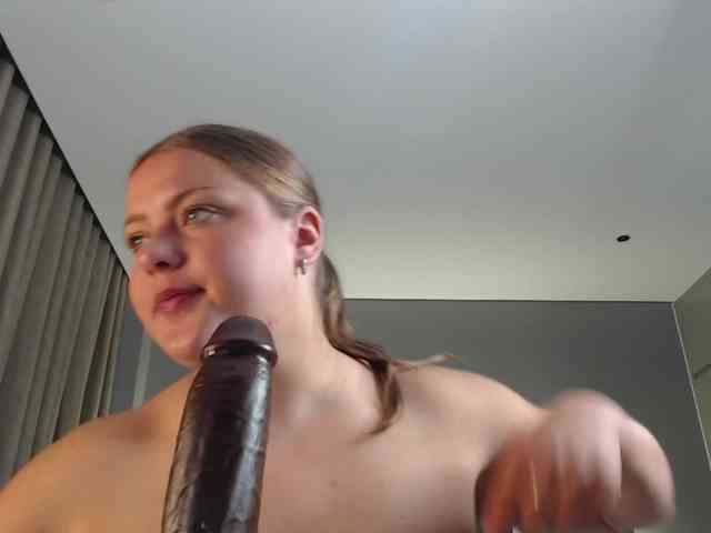Krispyshot Sex Cam Show