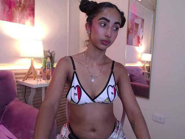 SweetyLally live cam on BongaCams