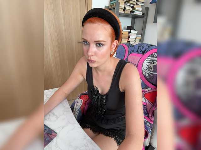 mistress-victoria-feets live cam on BongaCams