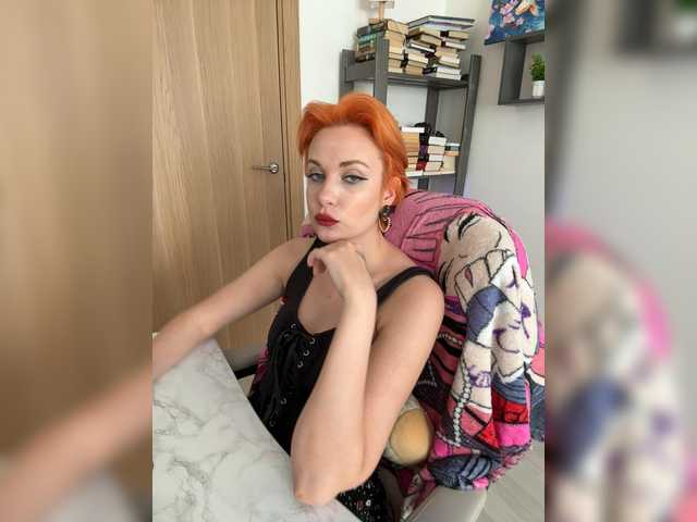 mistress-victoria-feets live cam on BongaCams