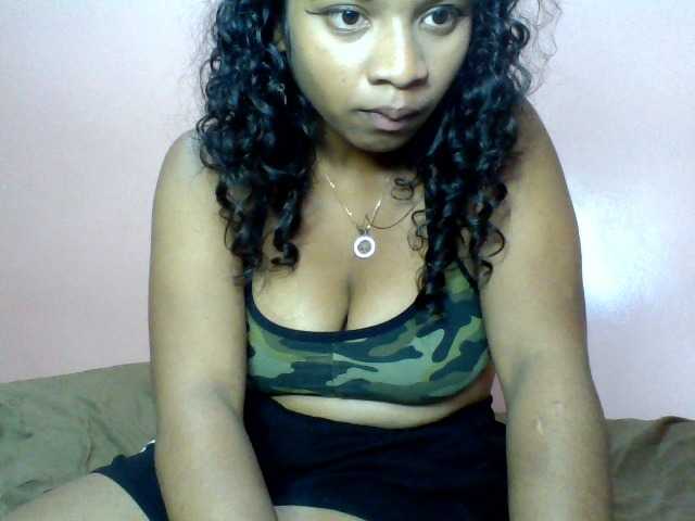 Calinasweet live cam on BongaCams