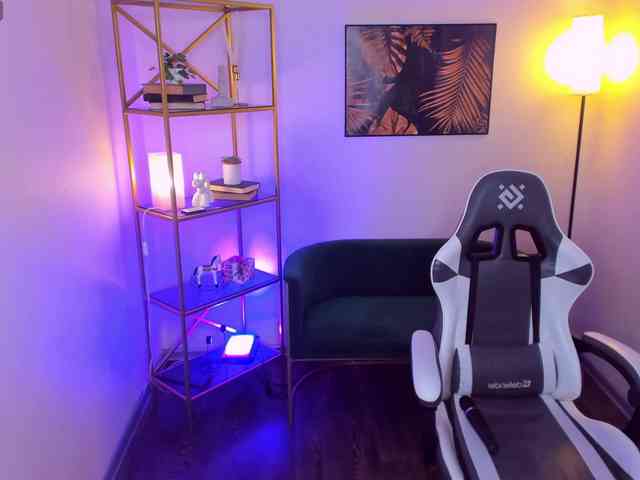 naked chat ManicPixie