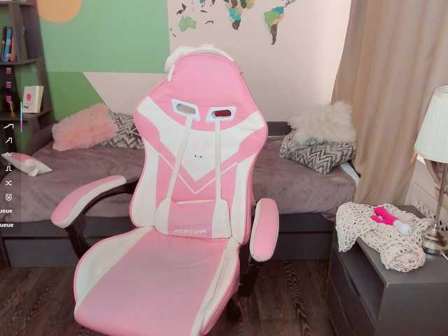KellyStarlight live cam on BongaCams