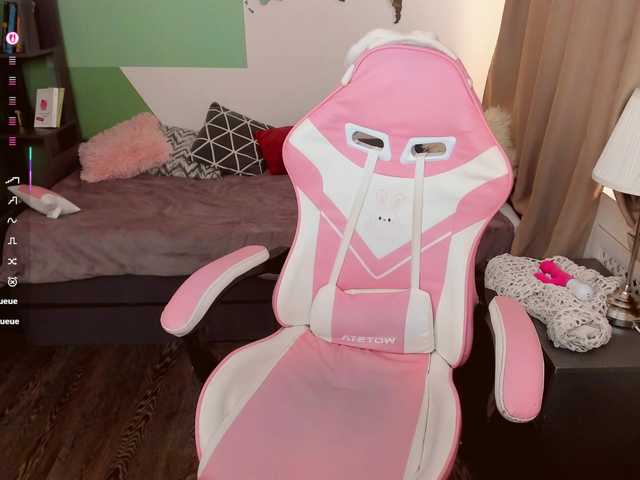 KellyStarlight live cam on BongaCams