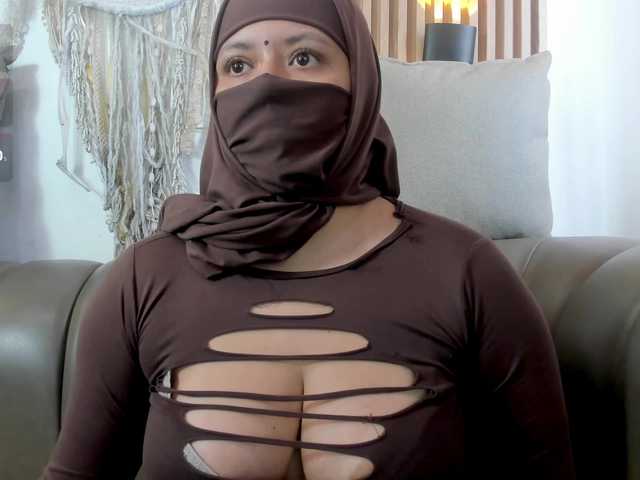 yasmin-dina live cam on BongaCams
