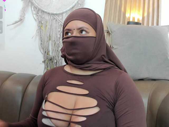 yasmin-dina live cam on BongaCams