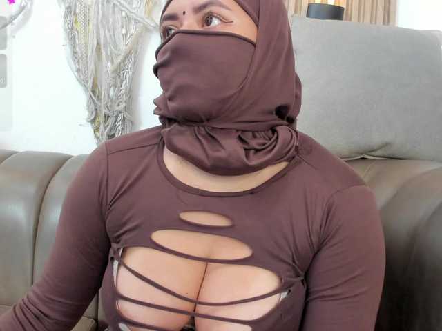 yasmin-dina live cam on BongaCams
