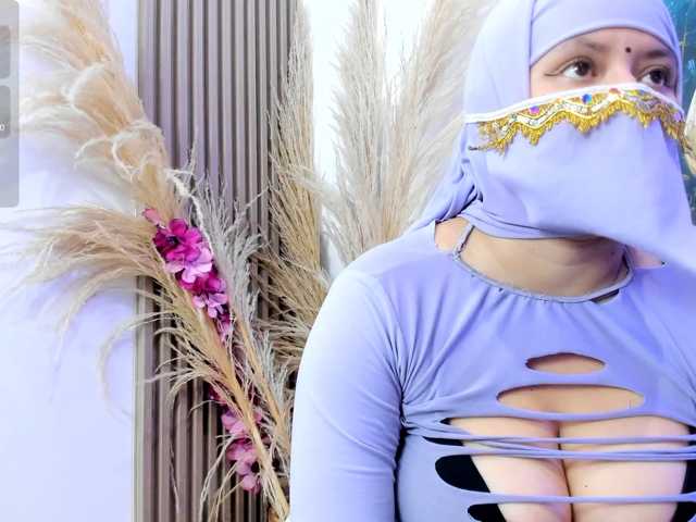 yasmin-dina, en directo ahora en BongaCams