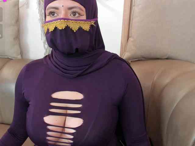 yasmin-dina Live Webcam on BongaCams