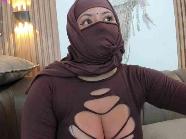 yasmin-dina Live Webcam on BongaCams
