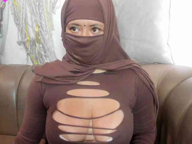 yasmin-dina Live Webcam on BongaCams