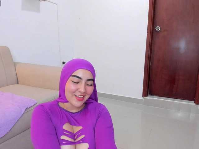 Malika-Noor webcam