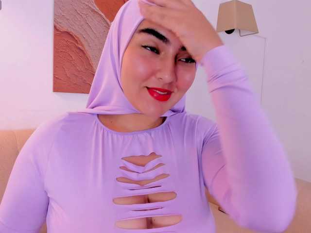 le modèle Malika-Noor est en webcam porno dans un show sur le site bongacams, il possède les tags suivants: Latino/Hispanic,Brunette,Shaved