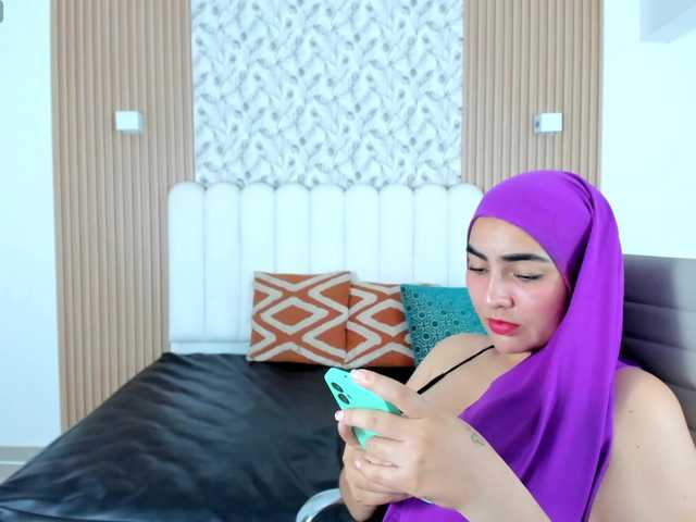 Malika-Noor live webcam show