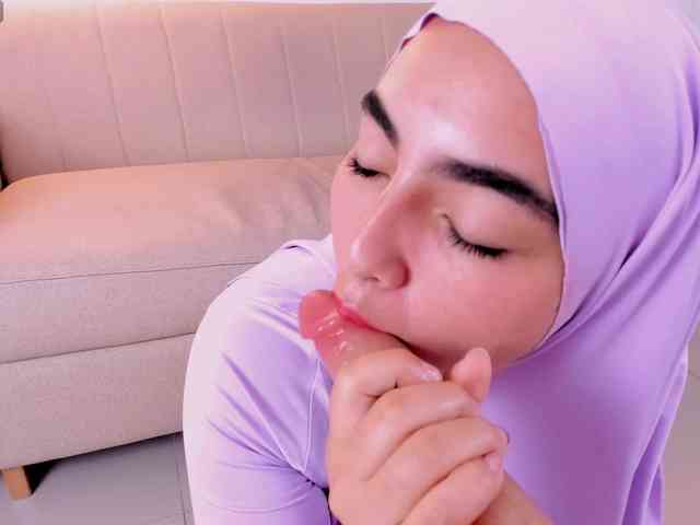 Malika-Noor webcam