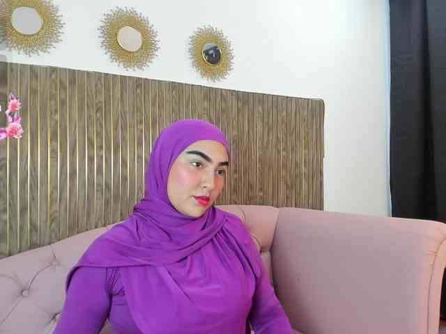 Malika-Noor webcam