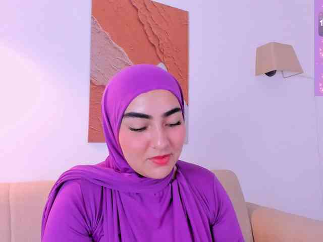 Malika-Noor webcam