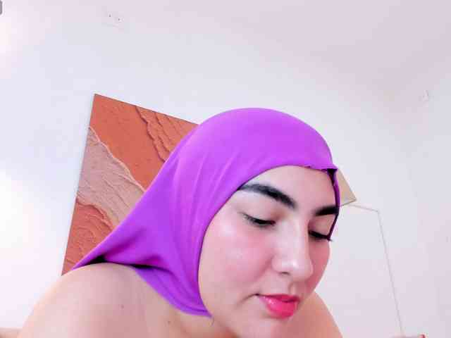Malika-Noor webcam