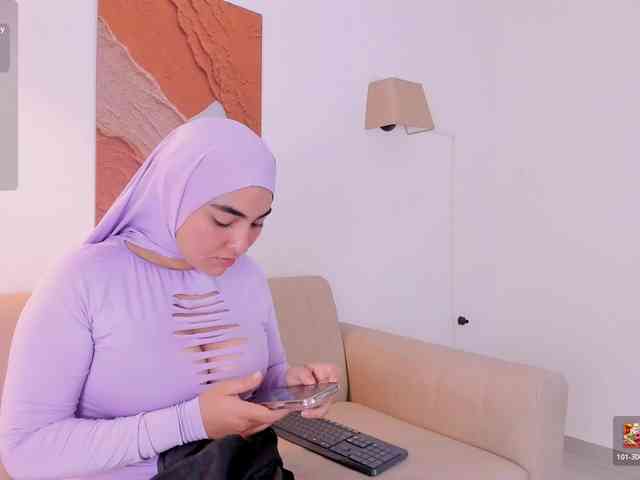 Malika-Noor webcam