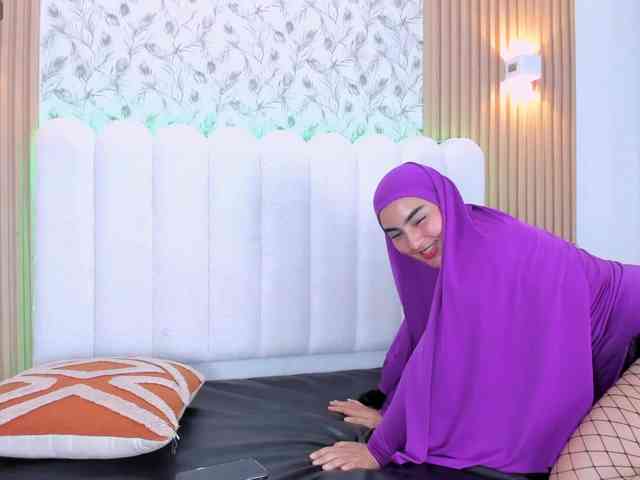 Malika-Noor webcam