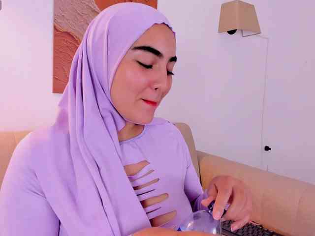 Malika-Noor webcam