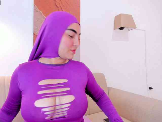 Malika-Noor webcam