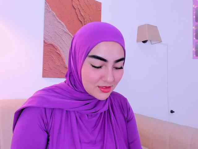Malika-Noor webcam