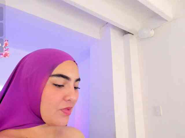 Malika-Noor webcam
